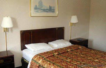 Budget Inn Mount Airy Eksteriør bilde